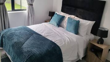 Iron/ironing board, Internet, bed sheets, wheelchair access