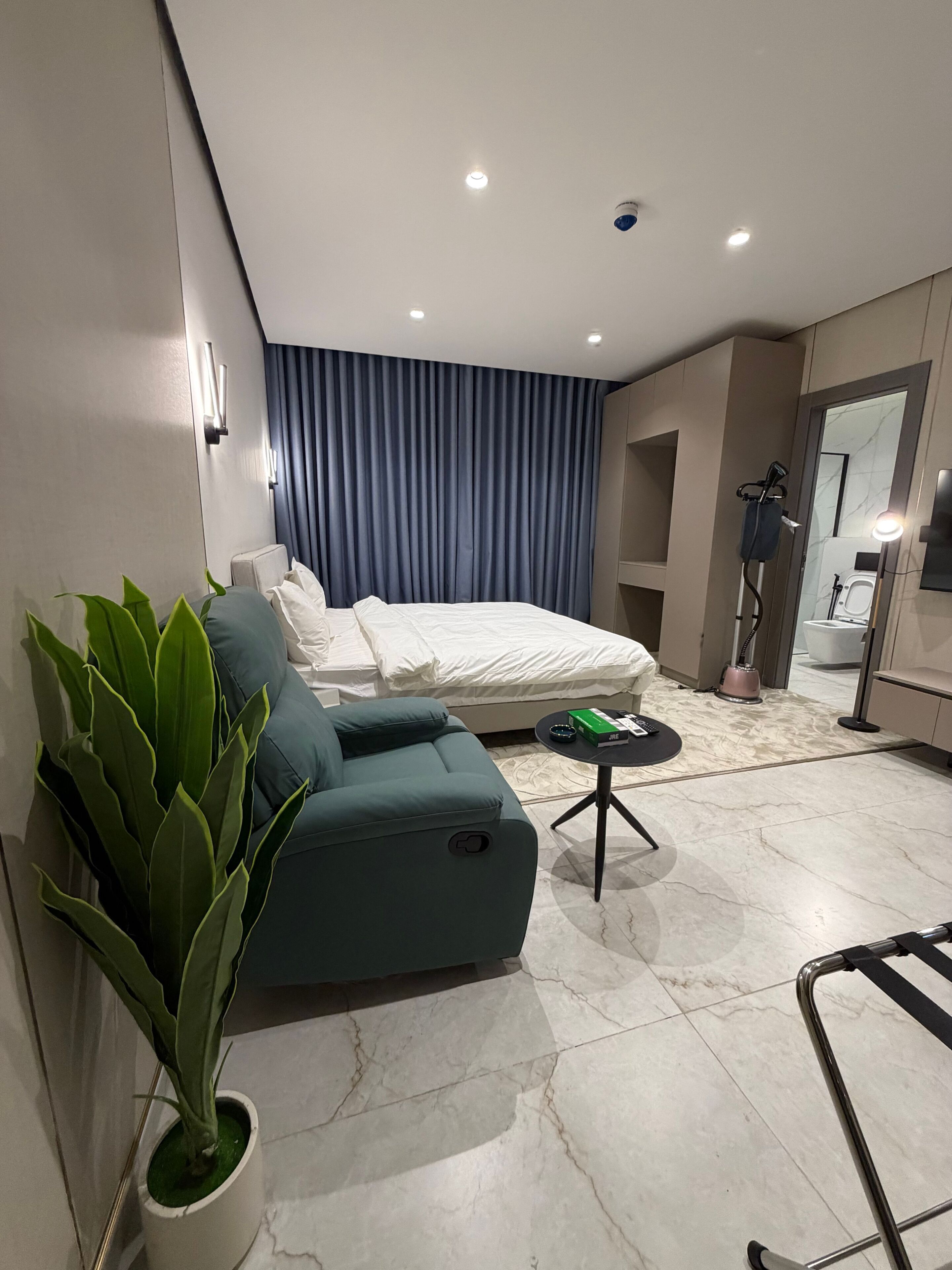 Internet, bed sheets, wheelchair access