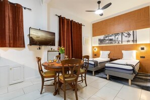 Iron/ironing board, WiFi, bed sheets - La plume de Paul (Nice)