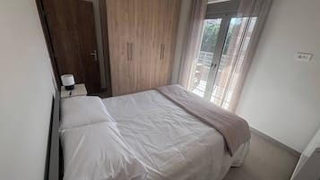Tabla de planchar con plancha, Internet, ropa de cama