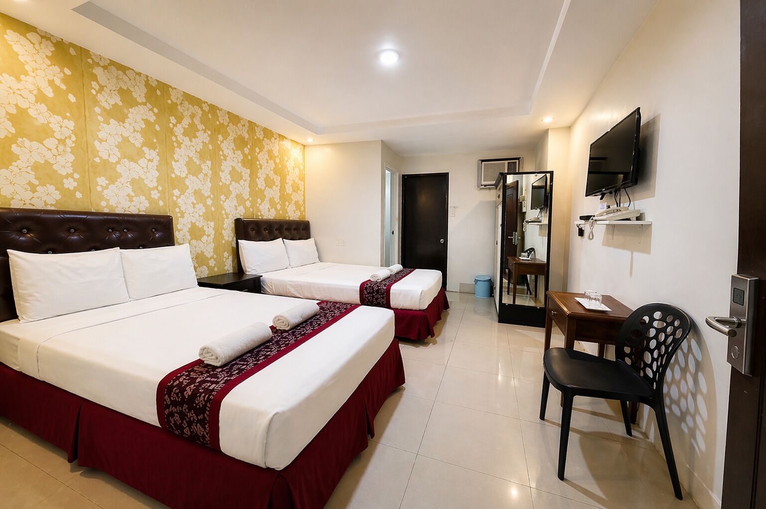 Quarto quádruplo | Camas extras/dobráveis (sobretaxa), Wi-Fi de cortesia, roupa de cama