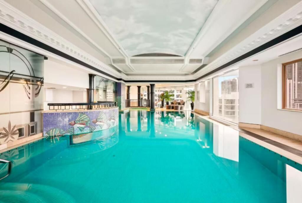 حمام سباحة