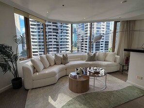 TV - Central Rocks 1BR Walk to Harbour & Pool Gym (The Rocks)