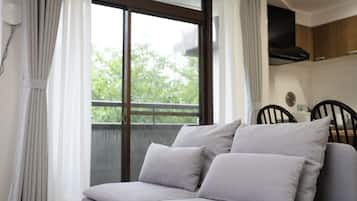 Family Apartment, Balcony, Park View | Living area