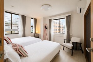 Căn hộ dành cho gia đình, quang cảnh thành phố | Màn/rèm cản sáng, bàn ủi/dụng cụ ủi quần áo 