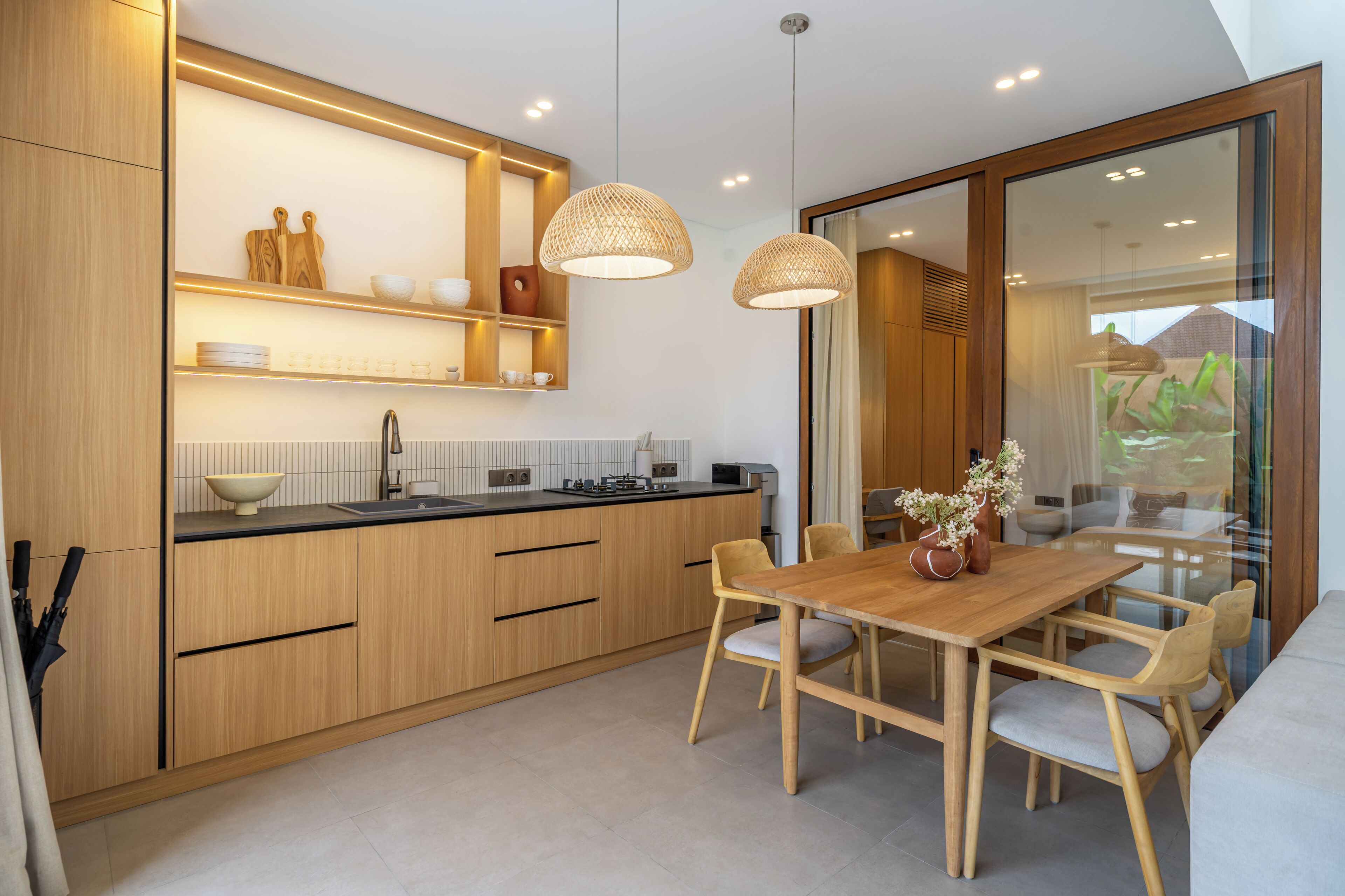 Villa Familiale, 2 chambres, vue piscine | Cuisine privée | Réfrigérateur, micro-ondes, plaque de cuisson