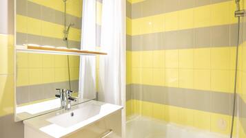 Apartment | Bathroom