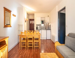 Apartment | Private kitchen - Spacious Alpine Apartment for Family (Les Deux Alpes)