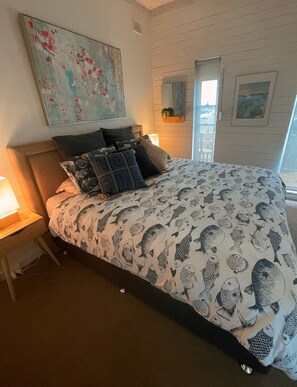 2 habitaciones, tabla de planchar con plancha y cuna de viaje 