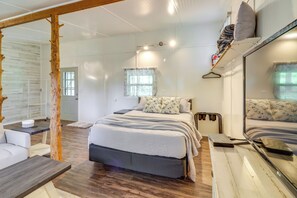 Room - Game Room + Roof Deck: Ozarks Group Getaway! (Harrison)