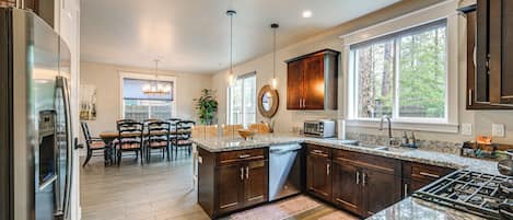 Coffee/tea maker, fridge, microwave, stovetop