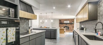 Great for Youth Sports Trips! Roomy Goddard Home