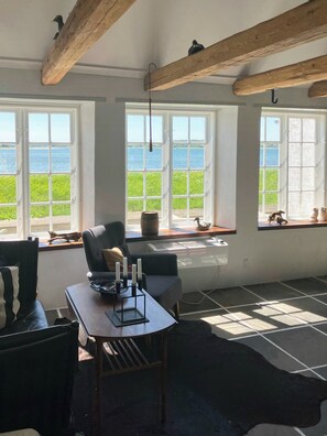 TV, fireplace - Fisherman's house by Lillebælt with a unique view (Haderslev)