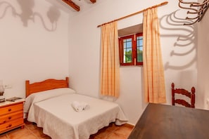 Bedroom - Can Pere - 3-Bedroom Villa for 7 Guests (San Juan Bautista)