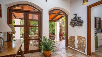 Entrance / Reception