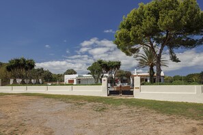 Property grounds - Can Cam - Picturesque Seaview Villa (Sant Josep de sa Talaia)