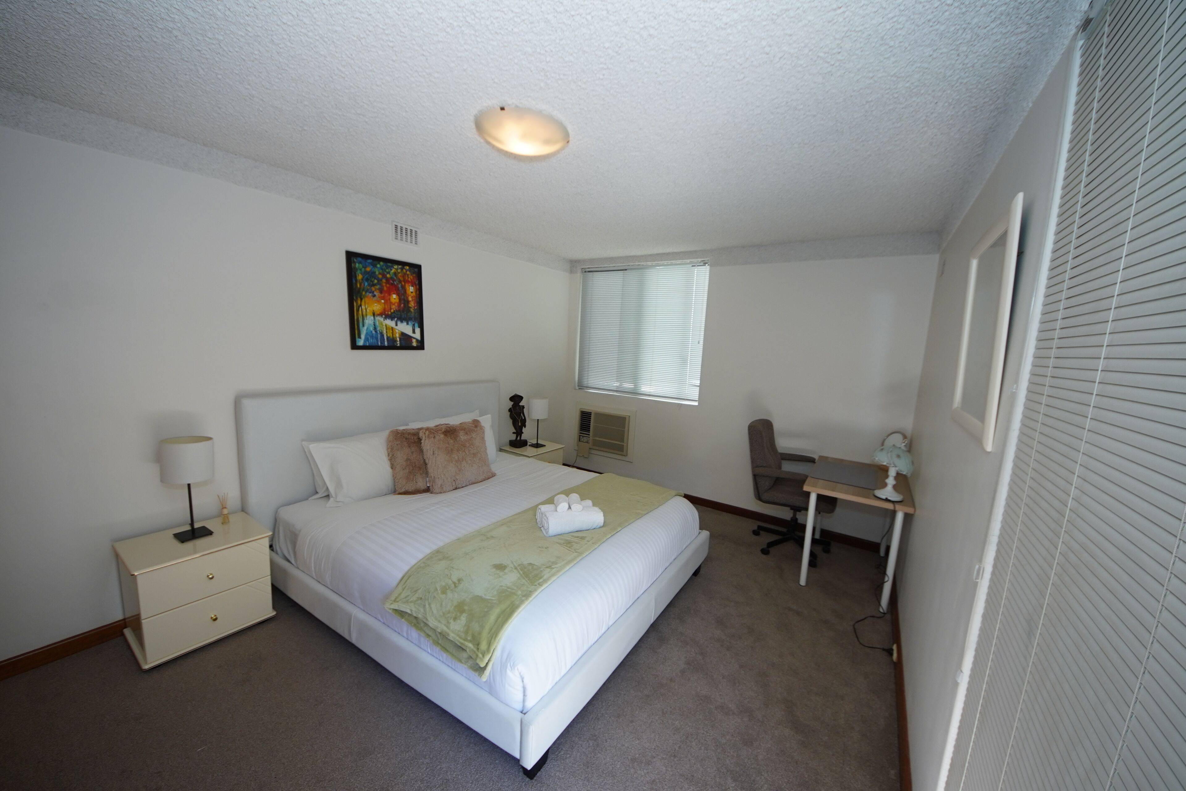 Iron/ironing board, Internet, bed sheets