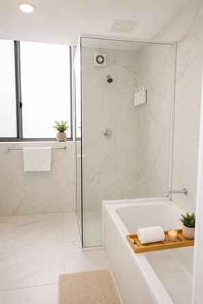 Hair dryer, bidet, towels, soap - 
Walking distance to UWA, Kings Park
Only 5 minutes to Perth CBD (Crawley)