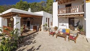 Outdoor dining - Can Miguel, Private Ibiza Retreat (San Carlos)