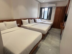 書桌、免費 Wi-Fi