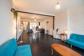 Living area - Comfortable 2BR Apartment – Central Antwerp (Antwerp)