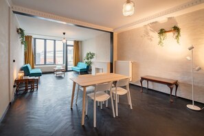 Living area - Comfortable 2BR/14P Apartment – Central Antwerp (Antwerp)