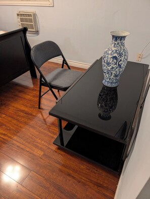 Interior -  1-bedroom townhome with AC in West Covina 9170 
furnished with share bathroom (West Covina)