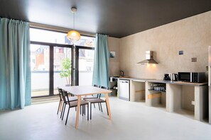 Dining - Antwerp Central Residence|1BBK|NS|WiFi (Antwerp)