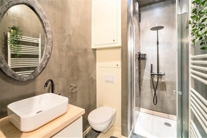 Bathroom - Antwerp Central Residence|1BBK|NS|WiFi (Antwerp)