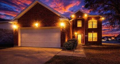 Luxury 4BR Retreat with 2 and half bath w/Game Room Near Stadiums