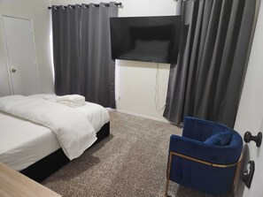 Iron/ironing board, free WiFi, bed sheets - Luxury 4BR Retreat with 2 and half bath w/Game Room Near Stadiums (Arlington)