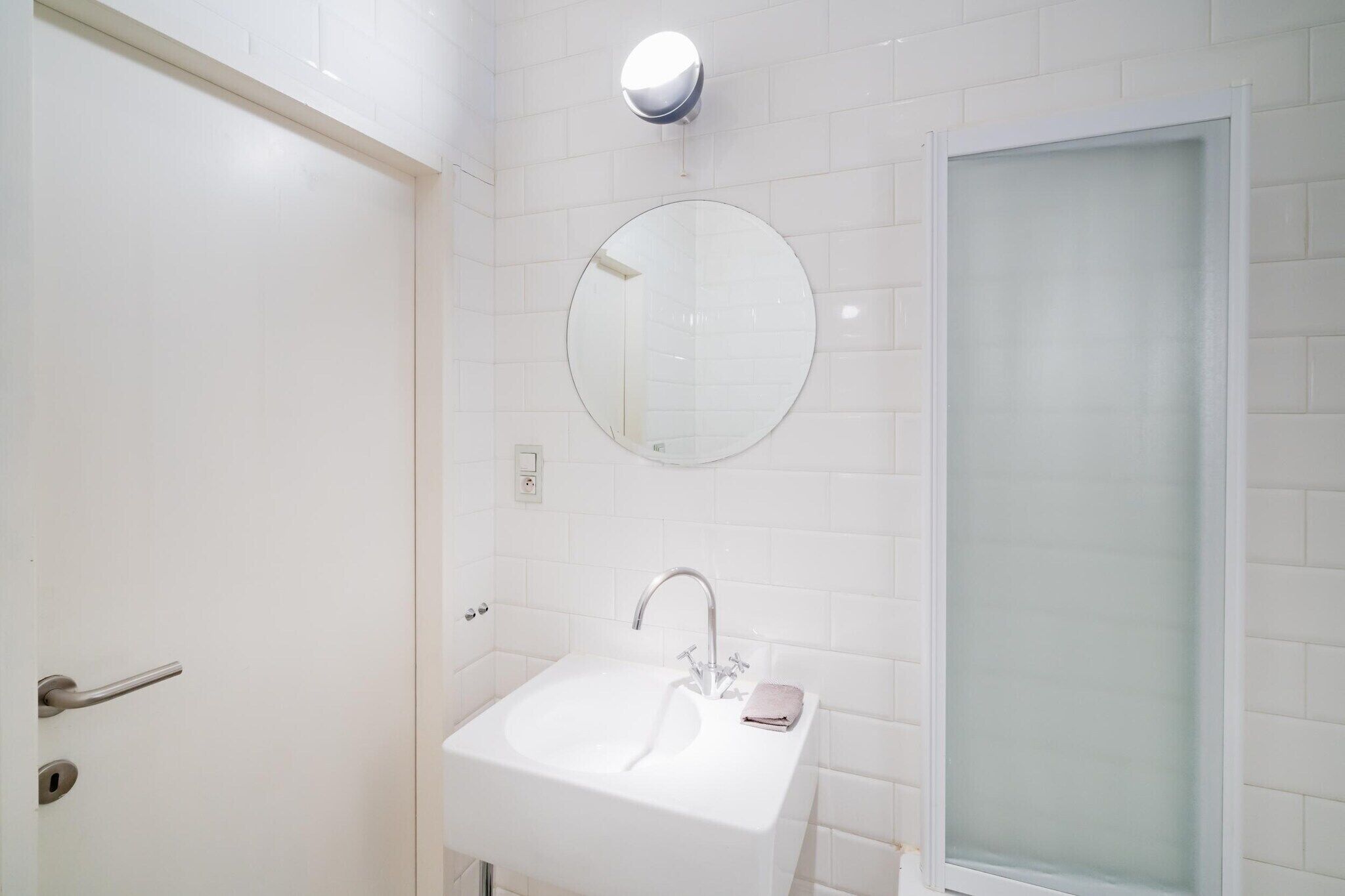 Een douche, een haardroger, handdoeken