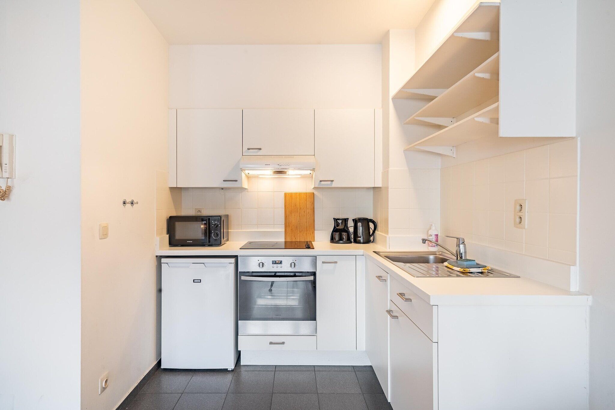 Coffee/tea maker, fridge, microwave, oven