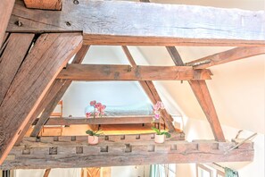 A wooden ceiling structure with a skylight, potted plants, and a view of the sky. - Elegant Duplex Apartment Antwerp (Antwerp)