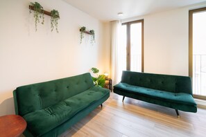 Living area - Opera Square Family Apartment for 10 Guests (Antwerp)