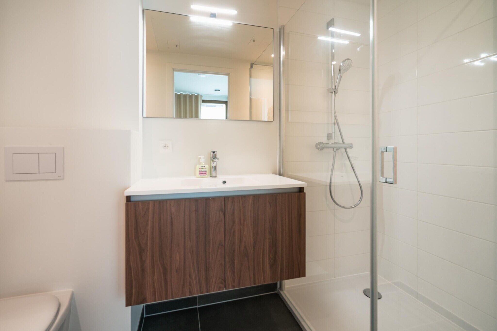 Een douche, handdoeken