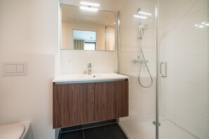 Douche, serviettes fournies