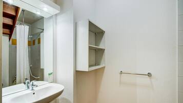 Apartment | Bathroom