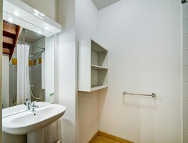 Apartment | Bathroom