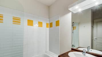 Apartment | Bilik Mandi