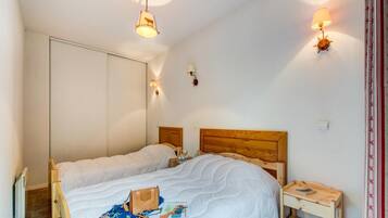 2 bedrooms