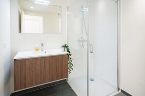 Bathroom - 12 Guests Stylish Apartment in Antwerp (Antwerp)