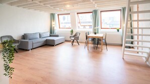 Living area - Saint Pauls 14-persons apartment (Antwerp)