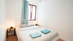 Room - Saint Pauls 14-persons apartment (Antwerp)