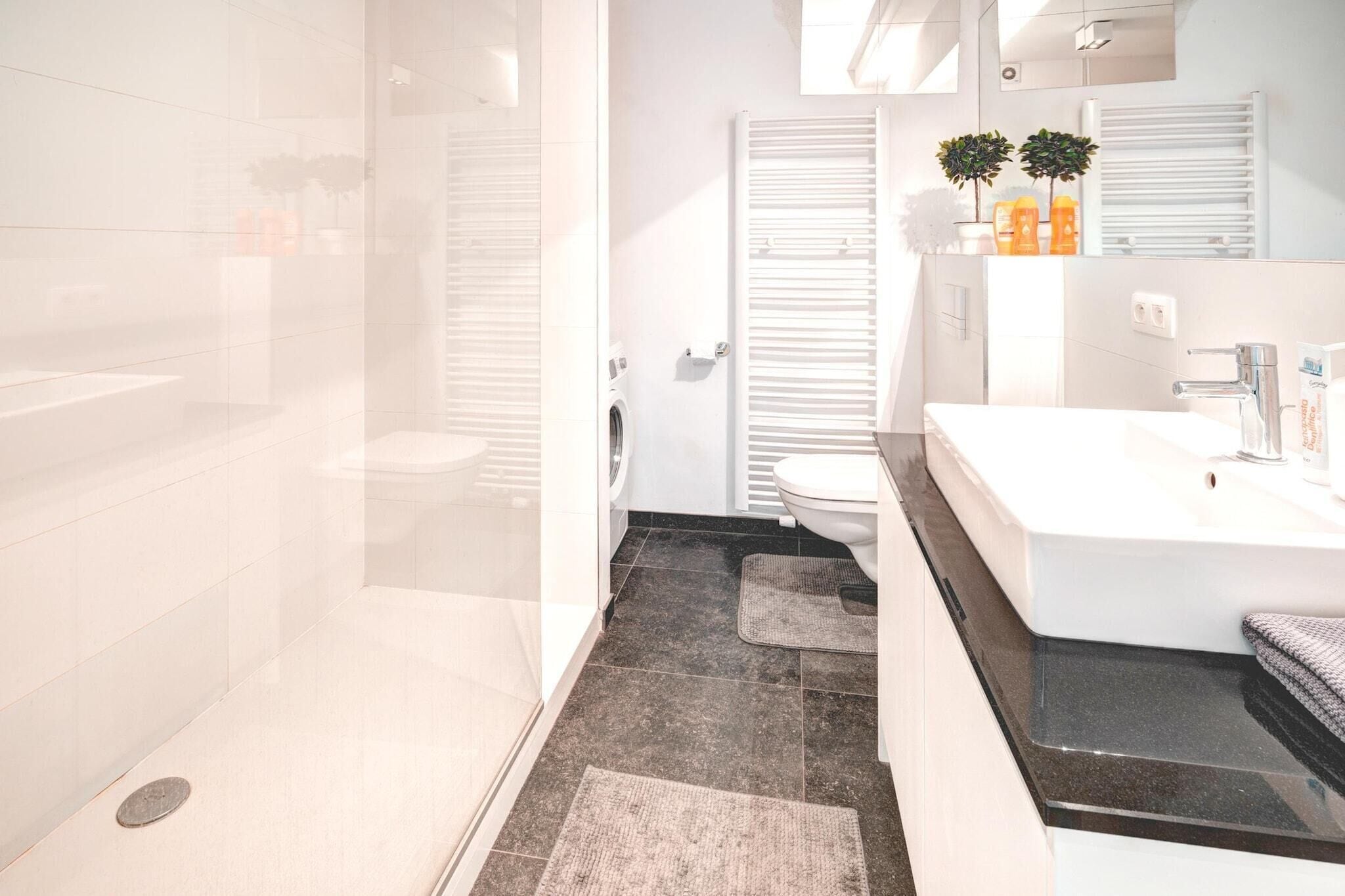 Een douche, een haardroger, handdoeken