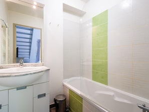 House | Bathroom - Beautiful Holiday Home Near Vineyards (Aubignan)