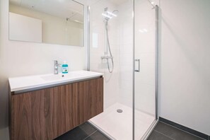 Bathroom - Exquisite Apartment with Cityview Balcony (Antwerp Center)