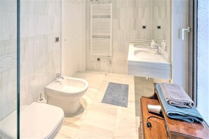 Bathroom - 1-bedroom lodge stay in Antwerp (Antwerp Center)