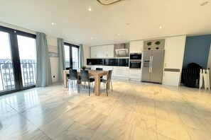 Private kitchen - Marble Lodge 3-bedroom (Antwerp Center)