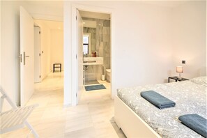 Room - Central Antwerp Marble Lodge (Antwerp Center)